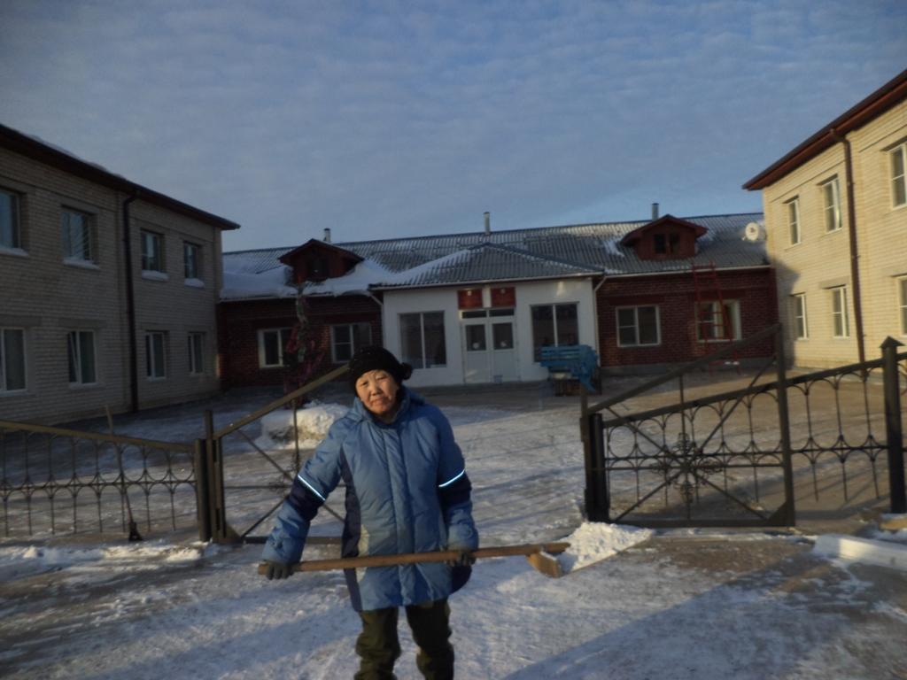 Проживающие граждане помогают